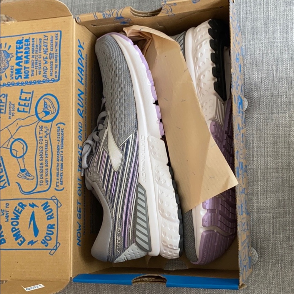 Brooks Adrenaline GTS 19 women’s shoe